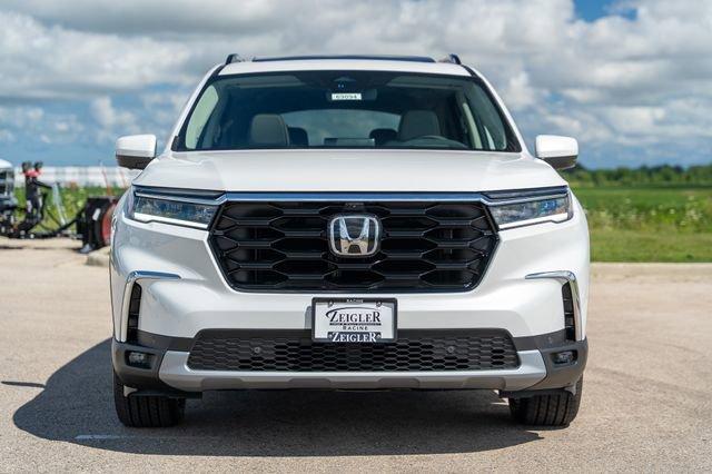 new 2025 Honda Pilot car, priced at $51,131