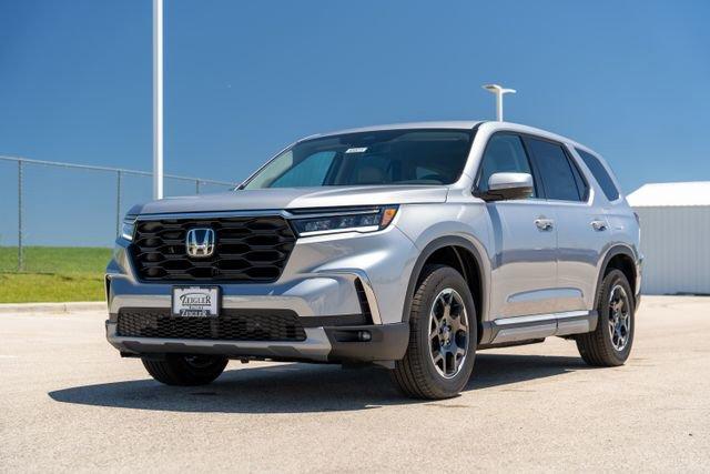 new 2025 Honda Pilot car, priced at $48,574