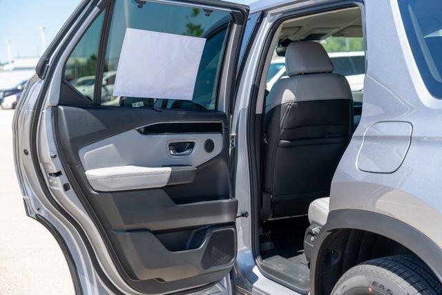 new 2025 Honda Pilot car, priced at $48,574