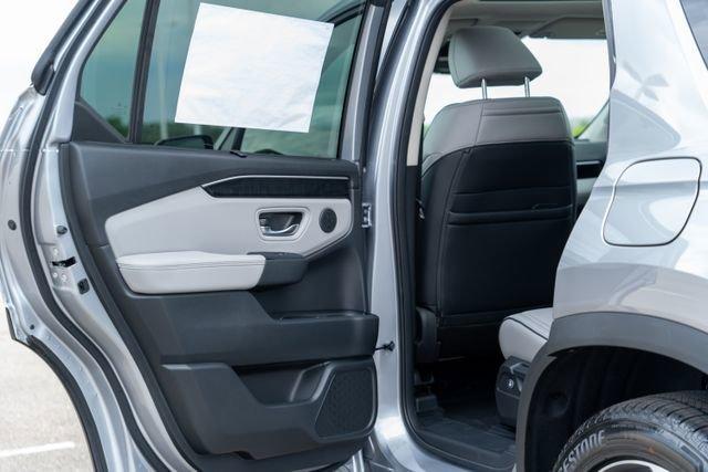 new 2025 Honda Pilot car, priced at $50,575