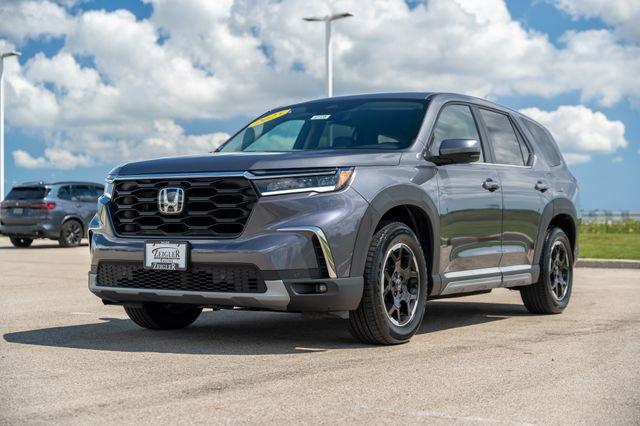 used 2025 Honda Pilot car, priced at $42,994