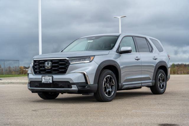 used 2025 Honda Pilot car, priced at $47,050
