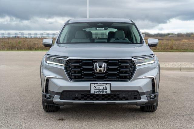 used 2025 Honda Pilot car, priced at $47,050