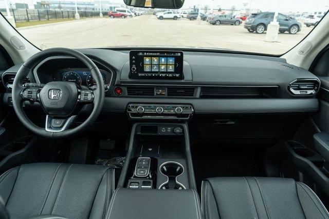 new 2025 Honda Pilot car, priced at $50,278