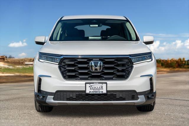 new 2025 Honda Pilot car, priced at $45,121