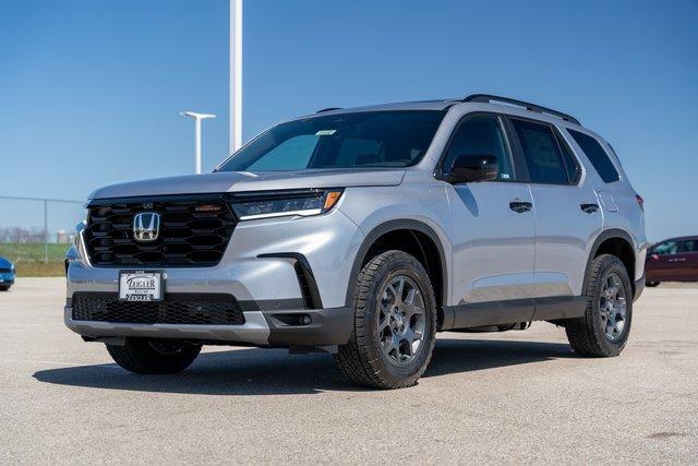 new 2025 Honda Pilot car, priced at $46,495