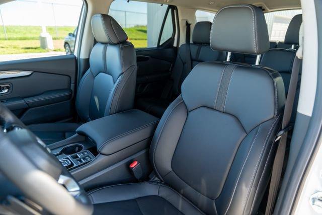 new 2025 Honda Pilot car, priced at $45,176