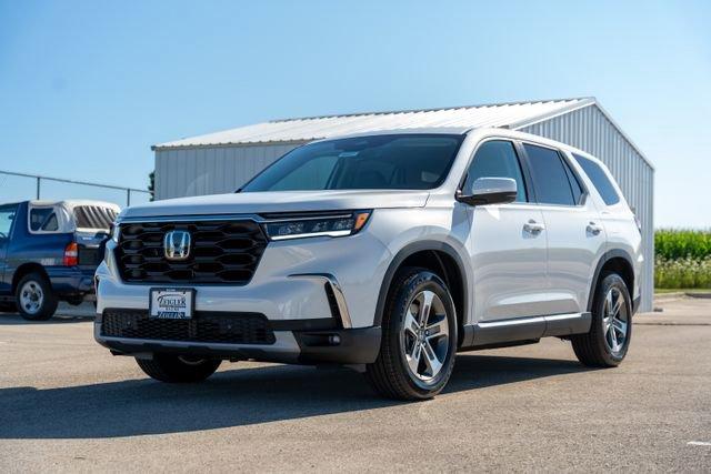 new 2025 Honda Pilot car, priced at $45,176