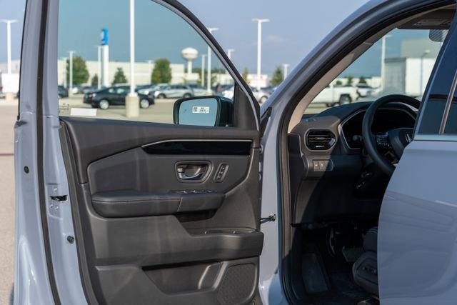 used 2025 Honda Pilot car, priced at $48,294