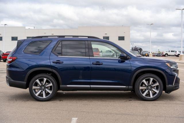 new 2025 Honda Pilot car, priced at $47,331
