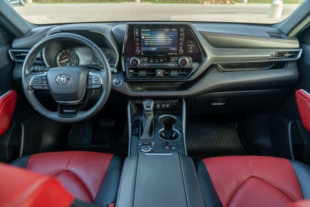 used 2021 Toyota Highlander car, priced at $33,194