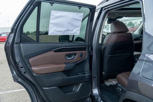 new 2025 Honda Pilot car, priced at $50,278