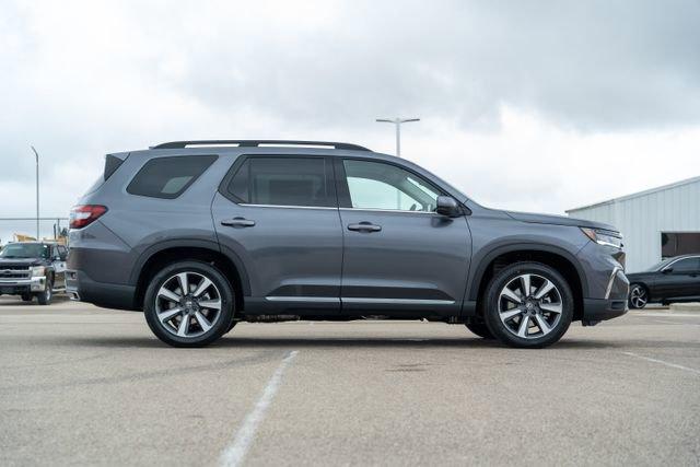 new 2025 Honda Pilot car, priced at $50,278