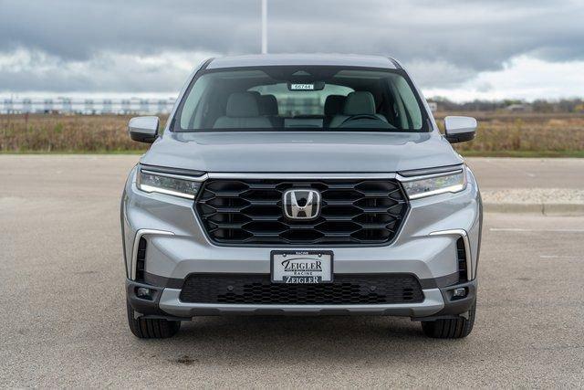 new 2025 Honda Pilot car, priced at $48,758