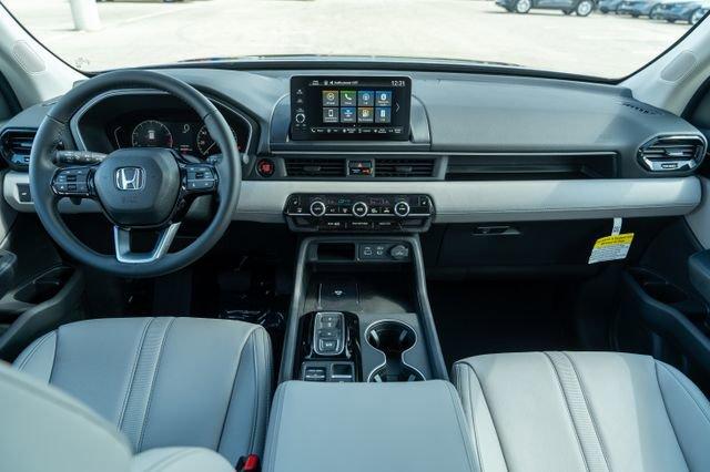 new 2025 Honda Pilot car, priced at $44,123