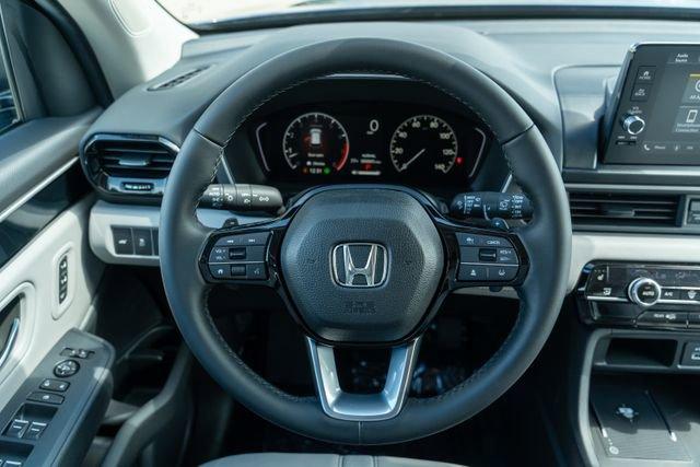 new 2025 Honda Pilot car, priced at $44,123