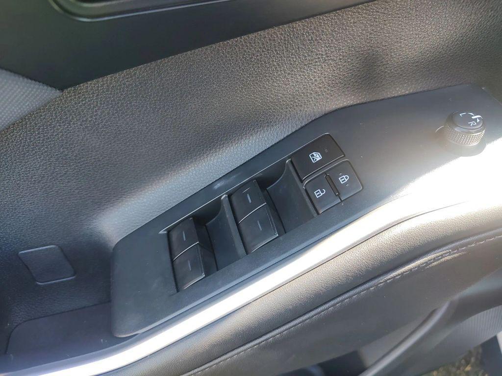 used 2022 Toyota Highlander Hybrid car, priced at $34,998