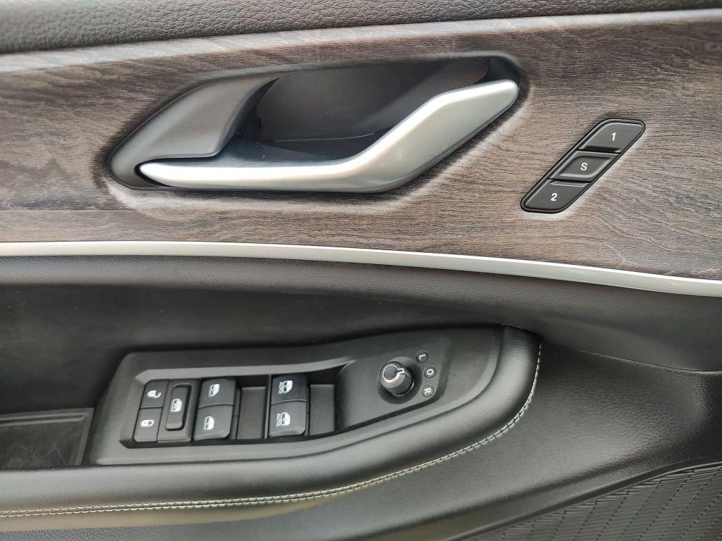 used 2024 Jeep Grand Cherokee car, priced at $29,939