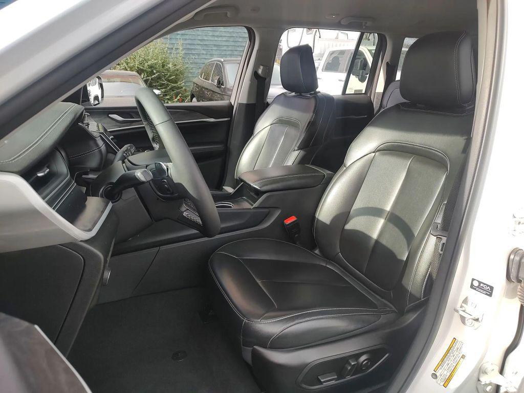 used 2024 Jeep Grand Cherokee car, priced at $29,939