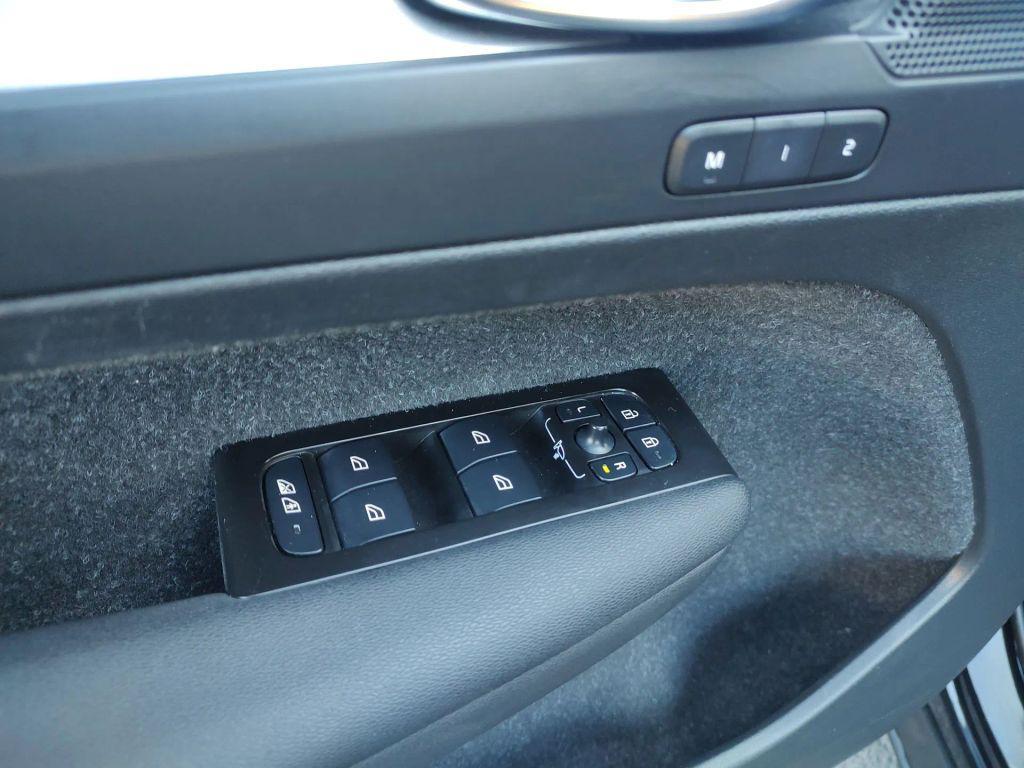 used 2021 Volvo XC40 car, priced at $23,640