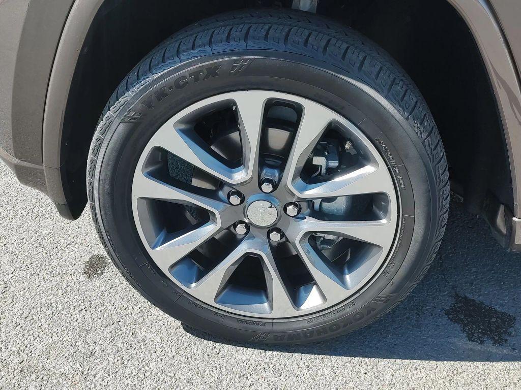 used 2017 Jeep Grand Cherokee car, priced at $20,798