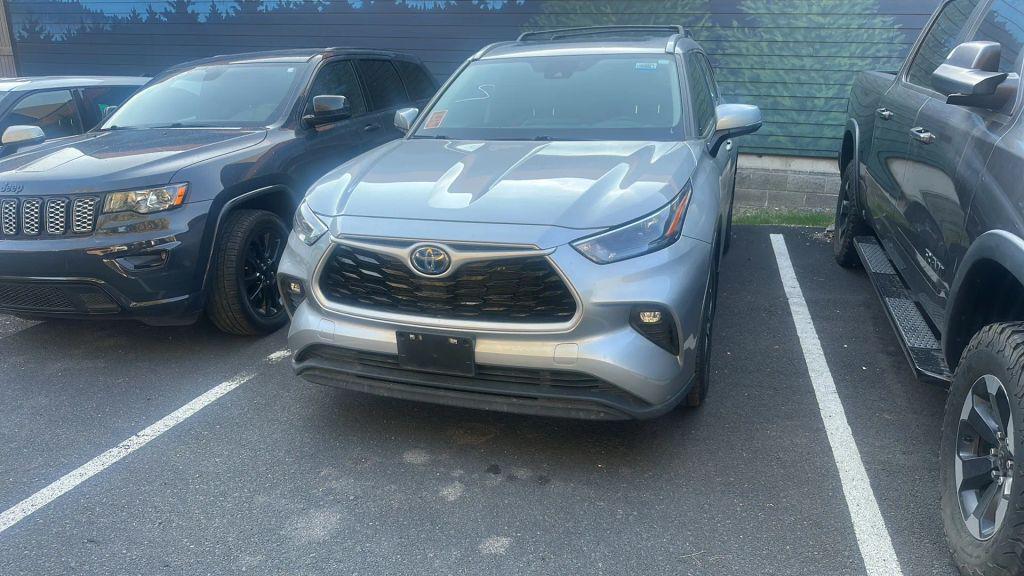 used 2023 Toyota Highlander Hybrid car