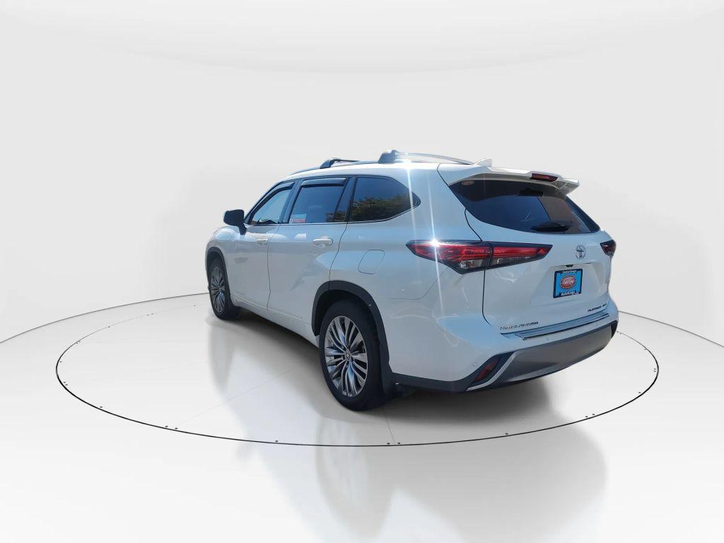 used 2020 Toyota Highlander car, priced at $32,899