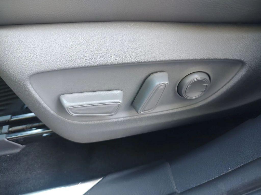 used 2020 Toyota Highlander car, priced at $32,899