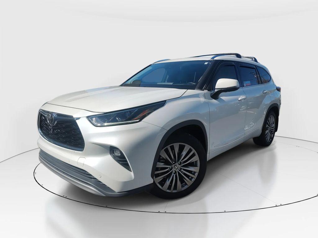 used 2020 Toyota Highlander car, priced at $32,899