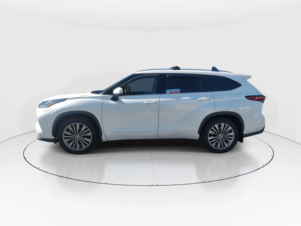 used 2020 Toyota Highlander car, priced at $32,899