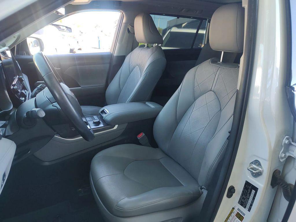 used 2020 Toyota Highlander car, priced at $32,899