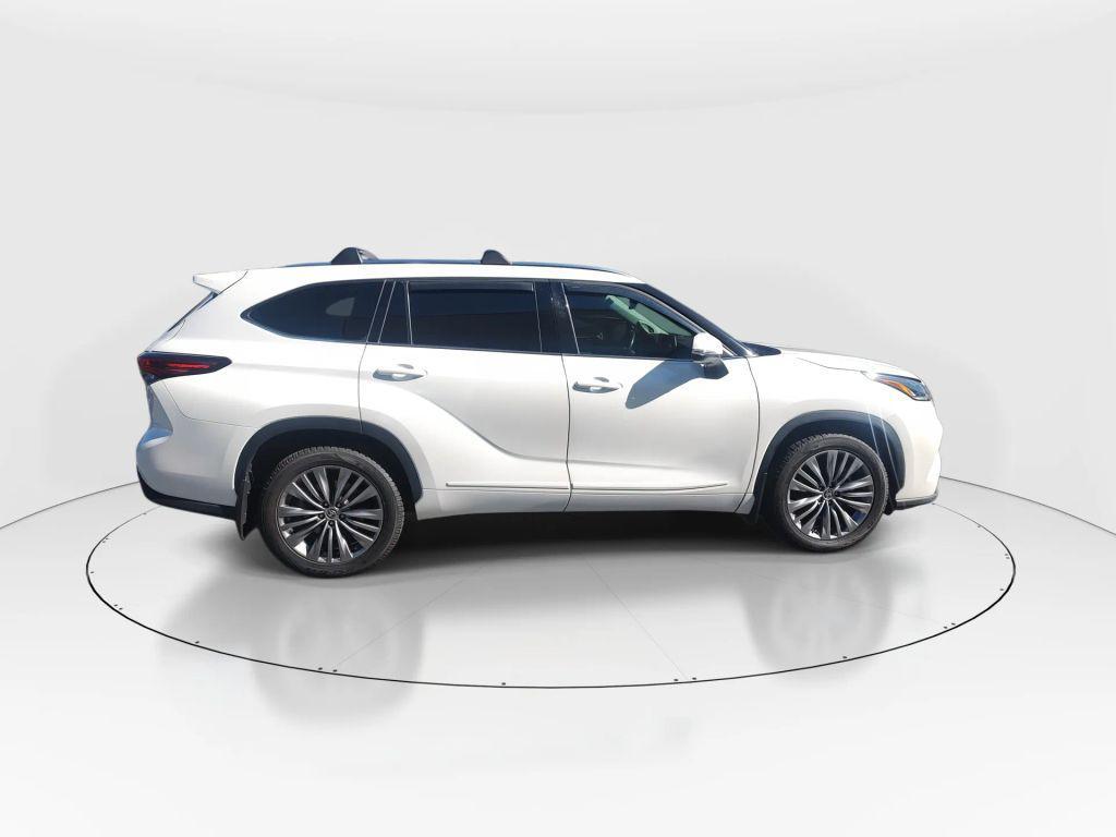 used 2020 Toyota Highlander car, priced at $32,899