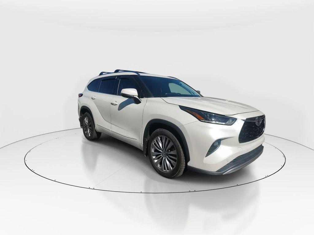 used 2020 Toyota Highlander car, priced at $32,899