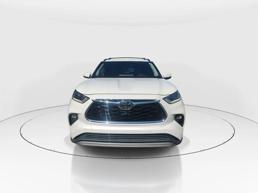 used 2020 Toyota Highlander car, priced at $32,899