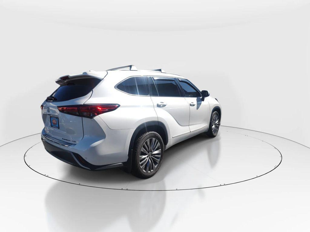 used 2020 Toyota Highlander car, priced at $32,899