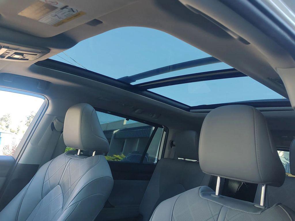 used 2020 Toyota Highlander car, priced at $32,899