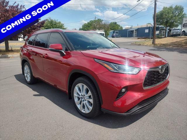 used 2021 Toyota Highlander car, priced at $34,990