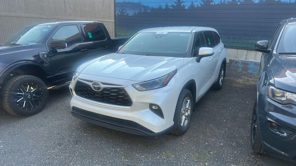 used 2022 Toyota Highlander Hybrid car