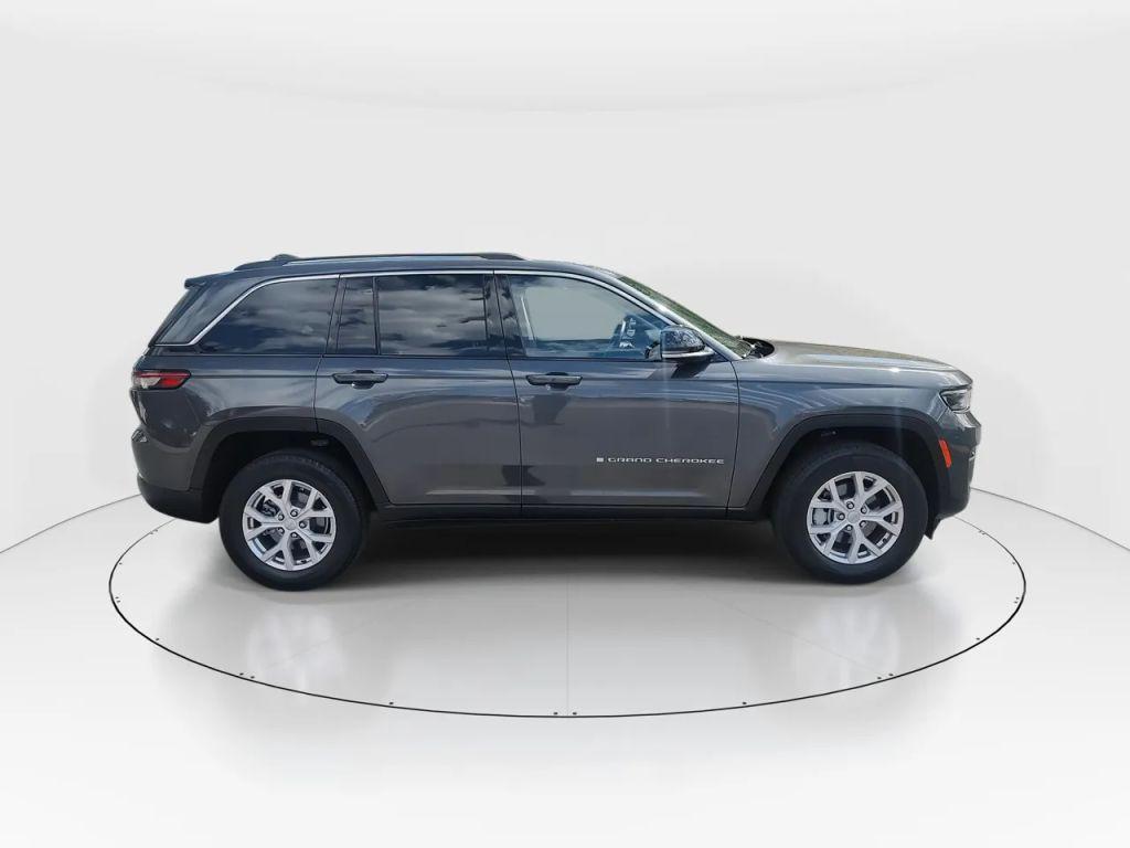 used 2022 Jeep Grand Cherokee car, priced at $31,280