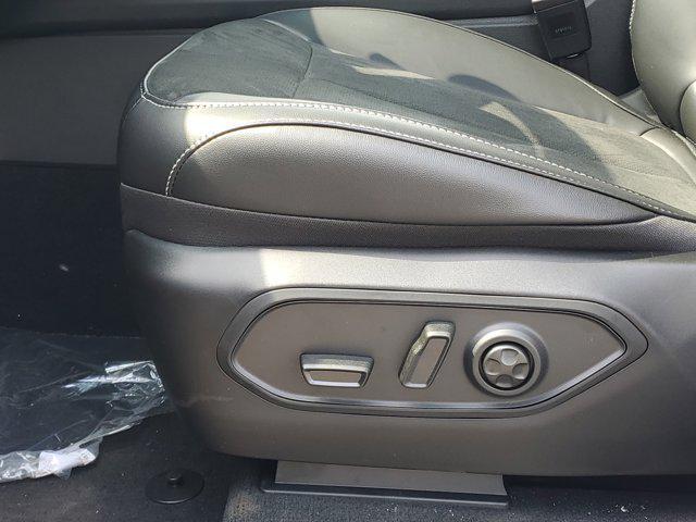 new 2025 Jeep Grand Cherokee car, priced at $46,730