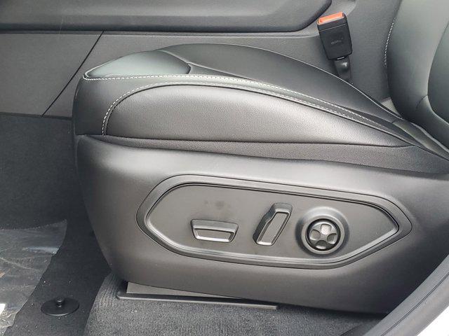 new 2025 Jeep Grand Cherokee car, priced at $50,220