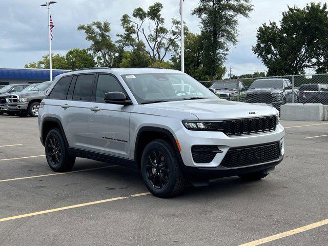 new 2025 Jeep Grand Cherokee car, priced at $43,504