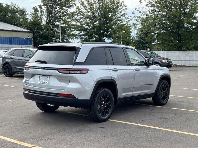 new 2025 Jeep Grand Cherokee car, priced at $43,504