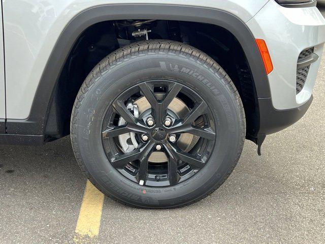 new 2025 Jeep Grand Cherokee car, priced at $43,504