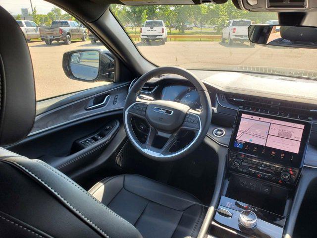new 2025 Jeep Grand Cherokee car, priced at $47,495