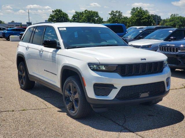 new 2024 Jeep Grand Cherokee car, priced at $49,075