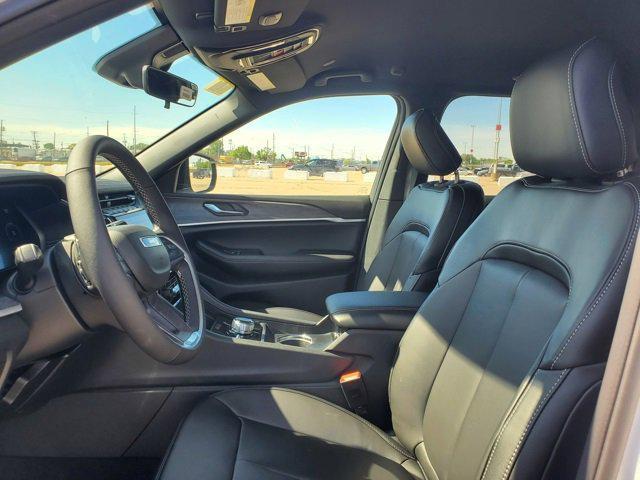 new 2025 Jeep Grand Cherokee car, priced at $46,900