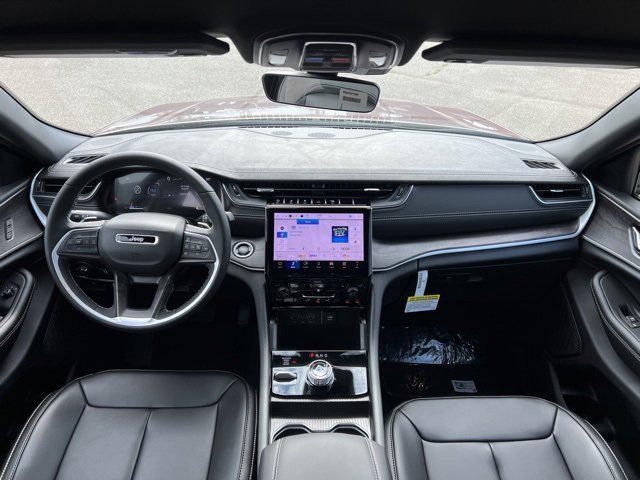 new 2025 Jeep Grand Cherokee car, priced at $47,054