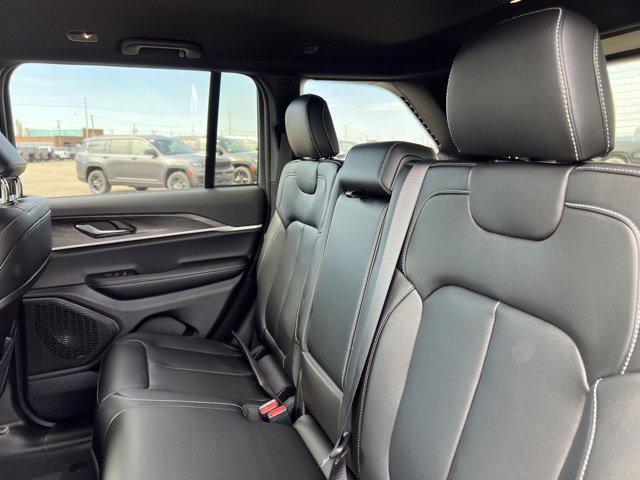 new 2025 Jeep Grand Cherokee car, priced at $47,054