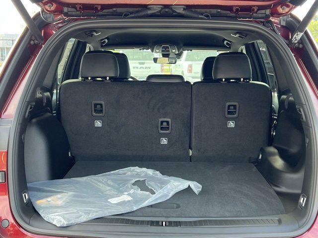 new 2025 Jeep Grand Cherokee car, priced at $47,054